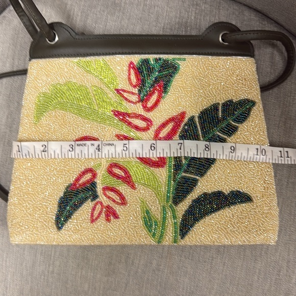 Floral Beaded Cream and Green trim Women's Bag - Picture 6 of 7